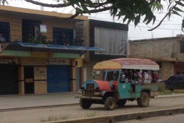 ¡PASAN RONCHA DE LA BUENA! Este es el destartalado transporte público de Tucacas (+Fotos impactantes)