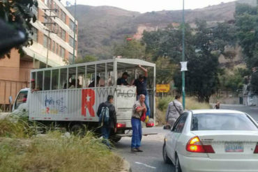 ¡MEDIDAS DESESPERADAS! Desplegaron “perreras” de Érika Farías en La Yaguara por paro de transporte (+Video +Foto)