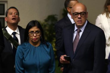 Jorge y Delcy Rodríguez violaron Convención de Viena al grabar el interior de la residencia del embajador español en Caracas