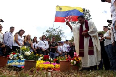 ¡DOLOROSO! Así fue la misa de despedida a Óscar Pérez en el Cementerio del Este (+Videos)