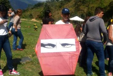 ¡EN HOMENAJE A ÓSCAR! El creativo arte con el que el señor del Papagayo acudió al Cementerio del Este