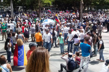¡LO ÚLTIMO! Venezolanos se concentran en Parque Cristal para protestar por masacre de El Junquito: “Yo soy Óscar Pérez”
