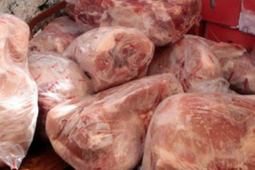 ¡INSÓLITO! La diversidad de montos que cobraron en una zona de Caracas por un pedazo de pernil (además será dividido en dos familias)