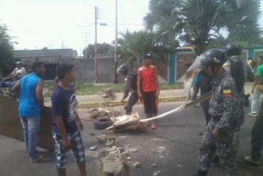 ¡MADURO Y CHÁVEZ SE RETUERCEN! «Comida o calle»: Así manifestaron en Barinas por la escasez de alimentos (+Foto)