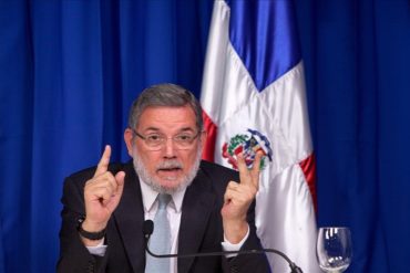 ¡QUÉ BURLA! Vocero de la Presidencia dominicana no se sabe los nombres de la delegación opositora para el diálogo (+Video)