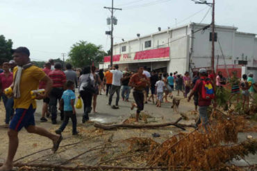 ¡NO DEJARON NADA! Saquearon centro de acopio de los CLAP en Los Puertos de Altagracia