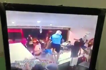 ¡SITUACIÓN INCONTROLABLE! Vea cómo saquearon una charcutería en Barquisimeto (+Videos)