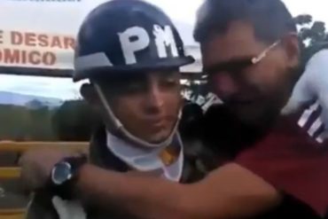 ¡CONMOVEDOR! Venezolano rompe en llanto y agradece a soldado colombiano apoyo (+Video)