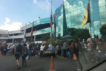 ¡LO QUE FALTABA! Reprimen a ciudadanos que hacían cola para comprar comida en Carrizal