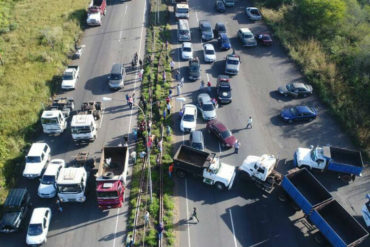 ¡SE QUEJAN DE LA CRISIS! Camioneros y transportistas protestan en Ciudad Guayana (+Fotos)