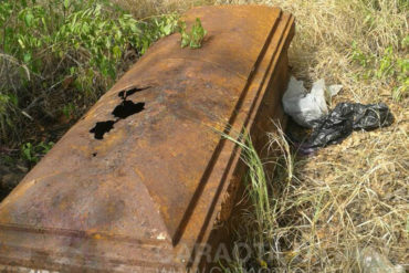 ¡ATERRADOR! Huesos humanos se encuentran a plena vista en cementerio de Maracaibo (+Fotos escalofriantes)