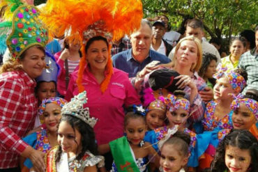 ¡DISOCIADOS! En VTV siguen transmitiendo sus “carnavales felices” mientras el pueblo muere de hambre