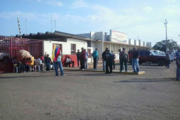 ¡INDIGNANTE! Reprimieron con lacrimógenas y gas pimienta a jubilados de Pdvsa en Zulia