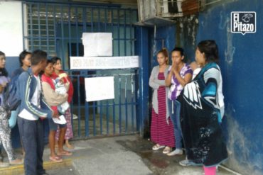 ¡LO ÚLTIMO! Pacientes protestaron por falta de medicamentos en el Hospital de San Carlos