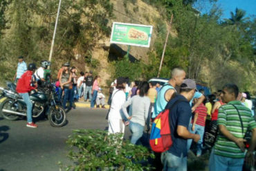 ¡CANSADOS DEL SOCIALISMO! Habitantes de Valera tomaron las calles por incumplimiento de cajas Clap (te veo mal, Nico)