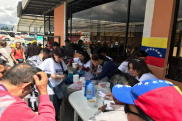 ¡ADMIRABLE, NO SE LO PIERDA! El noble gesto de un grupo de venezolanos en Ecuador con los compatriotas que emigran (+Fotos)