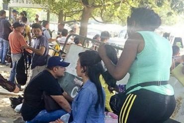 ¡SOLO EN VENEZUELA! Al borde de la desesperación: Venezolanas venden su cabello en la frontera para comprar pañales