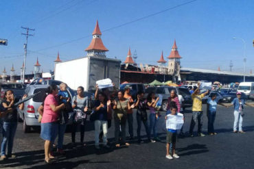 ¡ENTÉRESE! Vecinos protestaron frente al Mercado Mayorista de Carabobo exigiendo comida