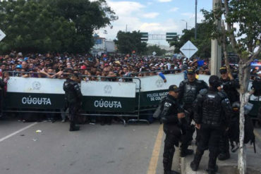 ¡DA DOLOR! Vista aérea de la frontera: Así huyen de la crisis los venezolanos hacia Colombia (Video)