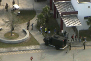 ¡ÚLTIMA HORA! Al menos 17 muertos deja el tiroteo en una escuela de Florida (+Videos aterradores)