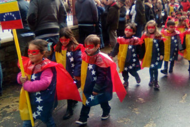 ¡SE LA CONTAMOS! La verdad sobre los niños disfrazados de superhéroes venezolanos en Galicia (+Fotos)