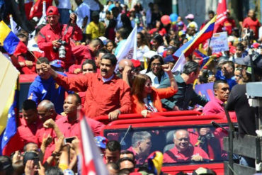 ¡EN SEGUNDO PLANO! Diosdado fue el “chofer” de Maduro durante inscripción de candidatura en el CNE (+Video)