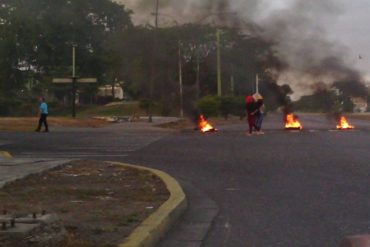 ¡ÚLTIMA HORA! Con quema de cauchos protestan este #12Feb en las calles de Barquisimeto (+Fotos)