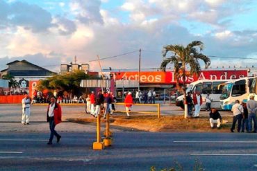 ¡ATENCIÓN! Trabajadores de Lácteos Los Andes armaron barricadas en la Intercomunal Barquisimeto – Cabudare este #1Feb (+Fotos)