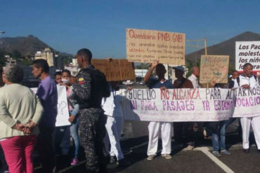 ¡NO AGUANTARON! Profesionales de la salud protestan por mejores condiciones laborales (no tienen insumos y cobran Bs. 140.000 quincenal)