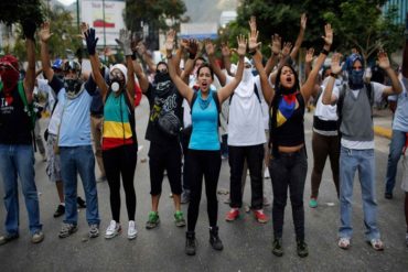 ¡ENTÉRESE! Este #12Feb marcharon en honor a los caídos hasta el Cementerio del Este