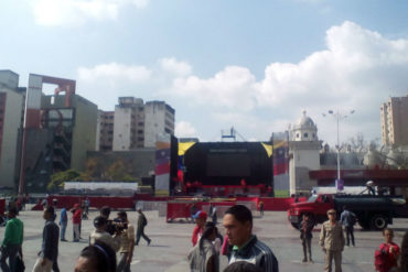 ¡NI GENTE TIENE! Tuiteros rechazan uso de tarimas en el centro de Caracas para acto de Maduro (+Fotos)