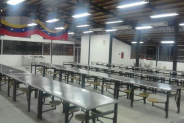 ¡UNA MUESTRA DE LA CRISIS! Estudiantes de la Unellez reciben de almuerzo yuca con agua