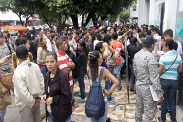 ¡ENTÉRESE! Venezolanos de origen colombiano hacen largas colas en el Norte de Santander para solicitar cédula