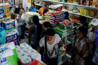 ¡SE PREPARAN! Venezolanos compran comida en Cúcuta antes del cierre de la frontera que se realizará desde este jueves