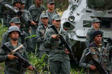 ¡ENTÉRESE! Militares venezolanos “huyen” en masa a Colombia y Brasil por el hambre