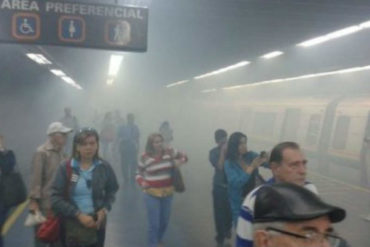 ¡CAOS TOTAL! Reportaron escape de humo en vagón del metro en Altamira la noche del #17Mar