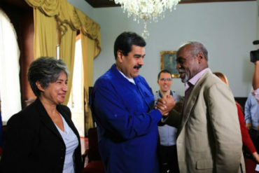 ¡MÍRELOS! Así se burlan del país: La carcajada de Maduro y Danny Glover en la sede de la Cancillería (+Foto +Video)