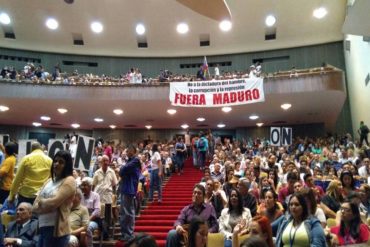 ¡A CASA LLENA! Así lució el Aula Magna de la UCV en el encuentro “Venezuela Unida No Se Rinde” (+Fotos)