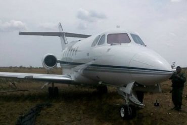 ¡ENTÉRESE! Hallan escondida avioneta en el estado Guárico (estaba “camuflada” con mantas negras) (+Fotos)