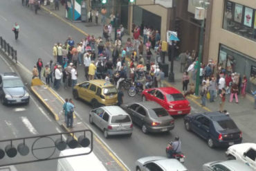 ¡ALERTA! Reportan equipos antimotín en protesta de pensionados en Caracas (+Video)