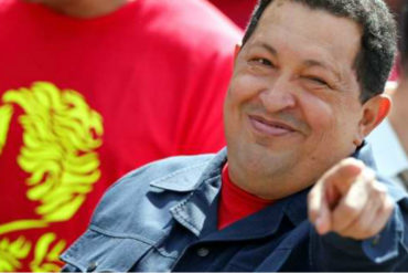 ¡FANATISMO LOCO! Las camisas “revolucionarias” con la cara de Chávez que venden en Amazon (piden reportarlas)