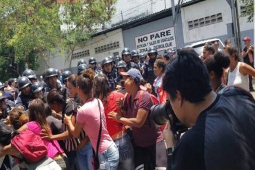 ¡ALERTA! Tras motín en Policarabobo se registró un enfrentamiento entre familiares y funcionarios (exigen cifra de muertos) (+Video)