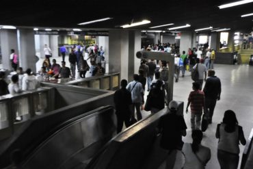 ¡ÚLTIMA HORA! Usuarios denuncian que servicio del Metro se mantiene suspendido este #9Mar