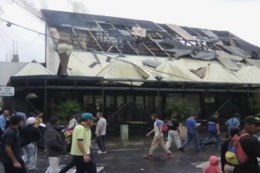 ¡ÚLTIMA HORA! Reportan 3 heridos tras explosión en un restaurante en Los Teques (+Video)