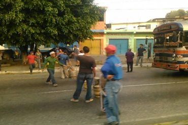 ¡ATENCIÓN! La mañana de este jueves manifestantes cerraron el paso vehicular en Barquisimeto por falta de gas