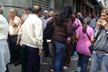 ¡EL COLMO! Apagón en el Bicentenario de Mérida impidió que pensionados sacaran efectivo (Fotos+Video)