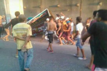 ¡ALARMANTE! Un muerto y varios heridos dejó protesta por brote de paludismo en Playa Grande, estado Sucre (+Fotos)