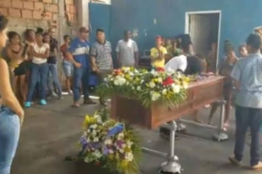 ¡MIRE! Así transcurre el velorio de una de las víctimas de la tragedia de Carabobo (+Video)