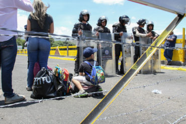 ¡TRISTE! Niños venezolanos entienden la crisis del país y también sufren la diáspora (+Foto)