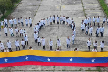 ¡UNA MISERIA! La pírrica quincena que gana un médico en Venezuela (por esto huyen en masa al exterior)
